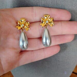 Avon Romantic Faux Pearl Pierced Earrings